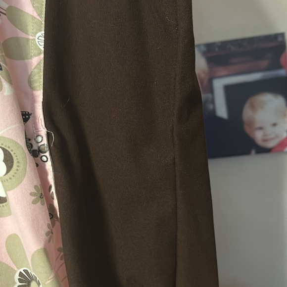 Cherokee scrub top with stretch side panels like new very comfortable - Picture 3 of 3